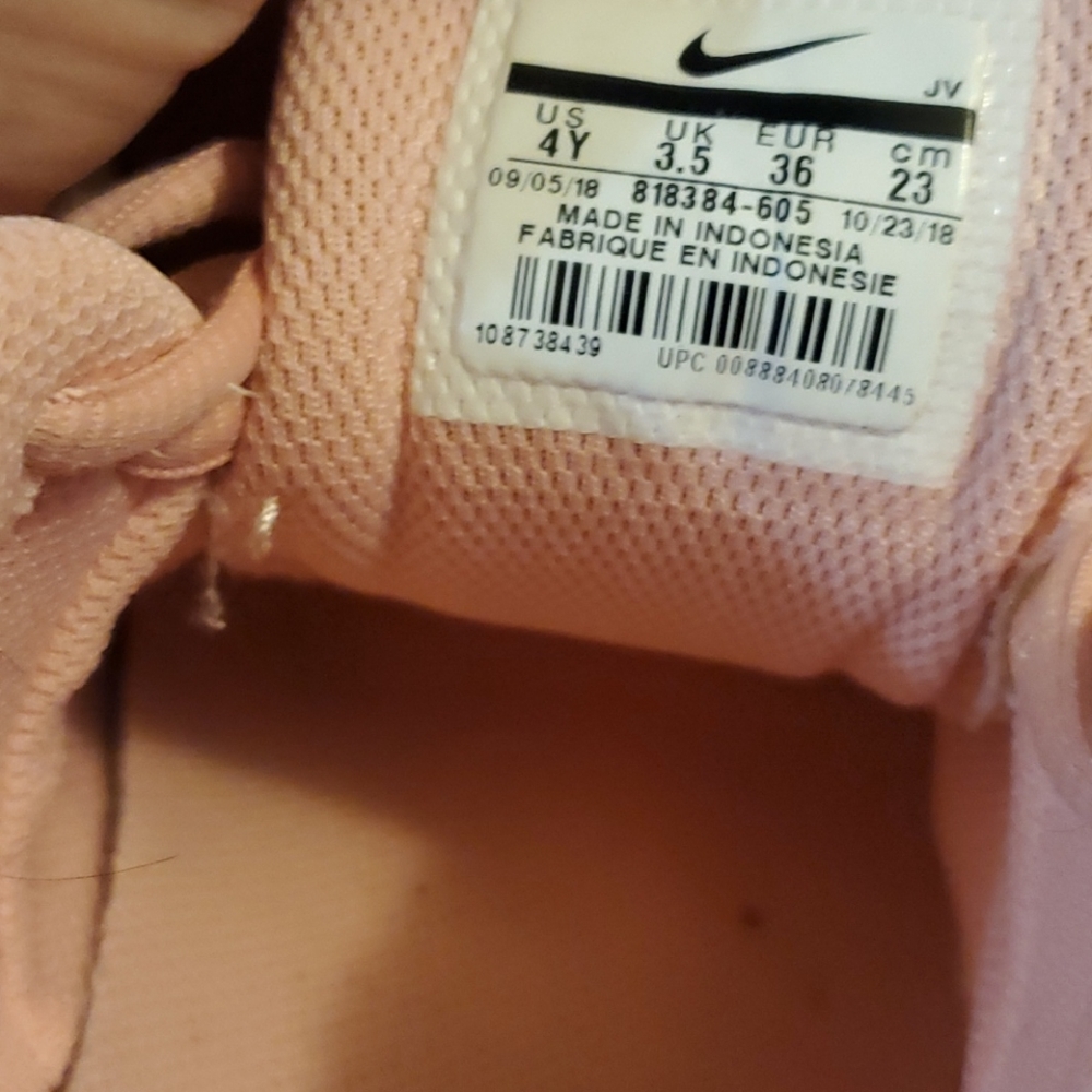 Nike - Picture 4 of 4